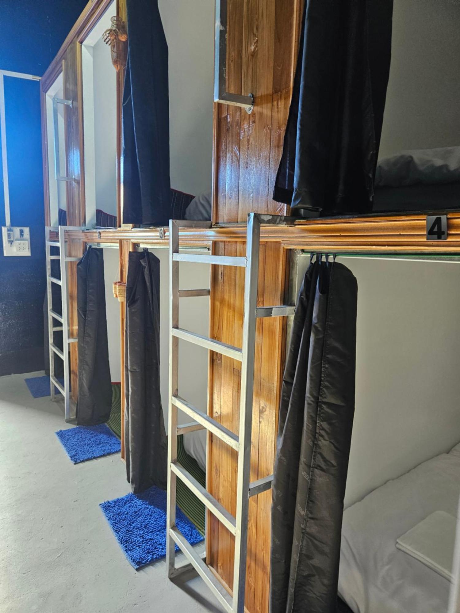 Kai Lions International Capsule Hostel Pakse Exterior foto